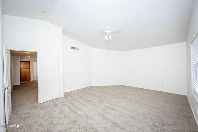 Building Photo - 3844 E Kings Ave