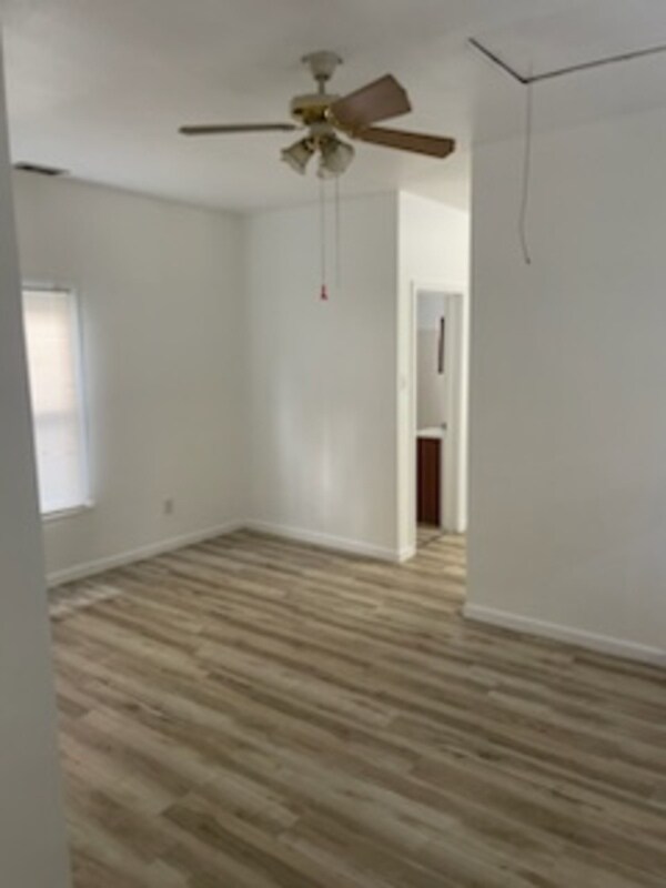 Building Photo - 1415 Longfield Ave