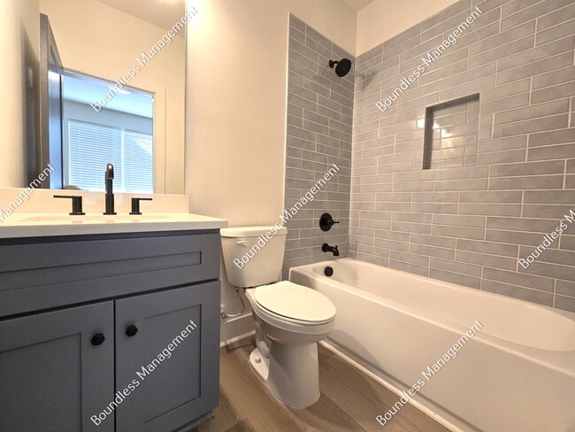 Building Photo - 340 Eugenia St SW