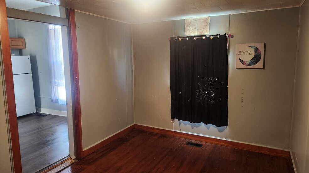 Building Photo - 105 Cedar St