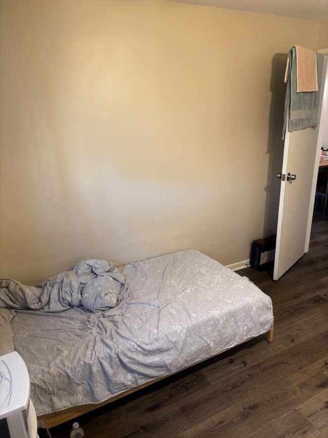 Building Photo - BEAUTIFUL MUST SEE CHARMING 1 BED/1 BATH WITH FRE HEAT....MUST SEE!!!