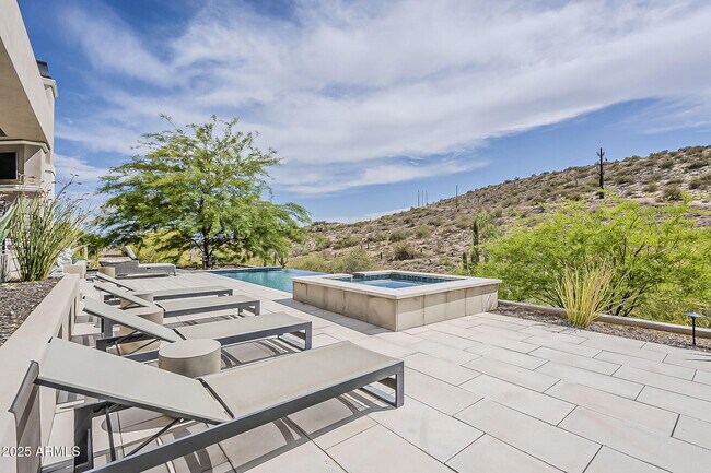 Building Photo - 12016 N Sunset Dr