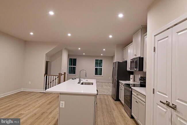 Building Photo - 9390 Tanfield Dr