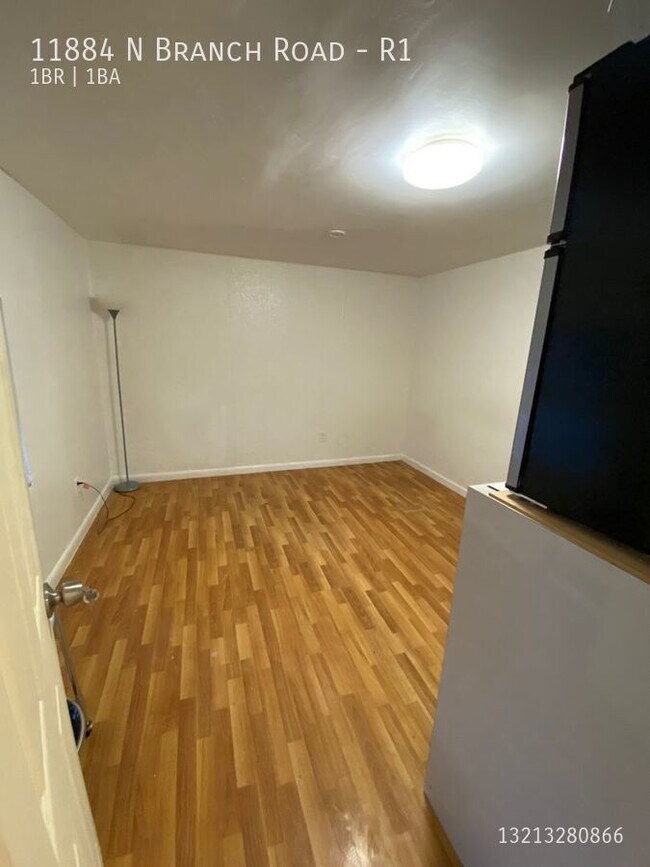 Building Photo - 11884 N Branch Rd