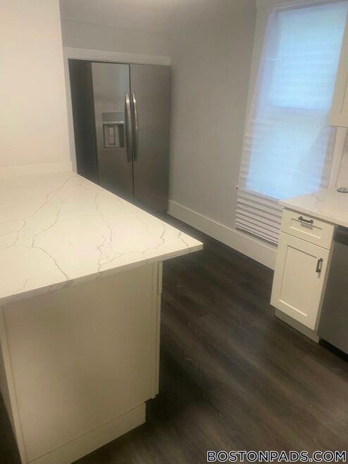 Building Photo - 118 Marginal St