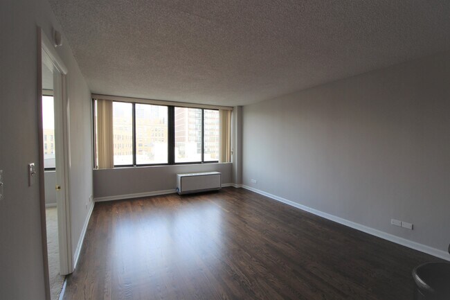 Building Photo - 2754 N Hampden Ct
