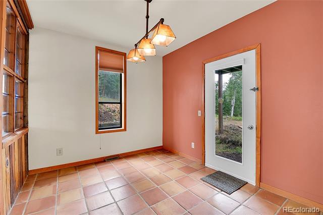 Building Photo - 190 Circle Dr