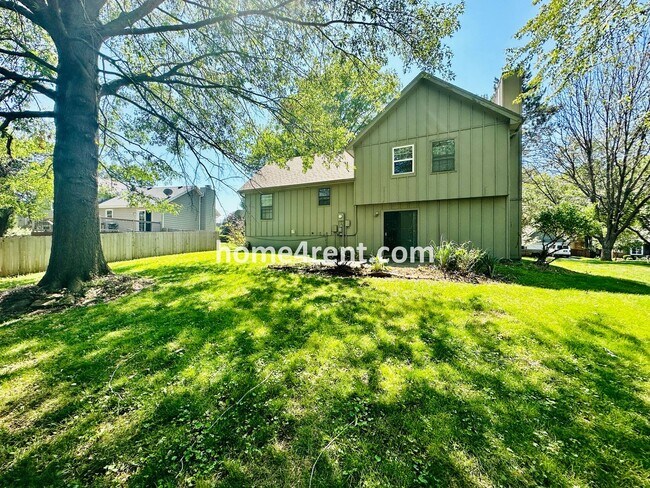 Building Photo - Beautiful Overland Park Home!