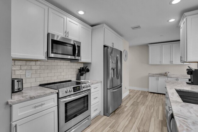 Building Photo - 60 Pelican Pointe Dr