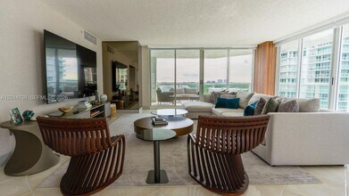 Building Photo - 16400 Collins Ave