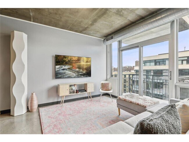 Primary Photo - 730 N 4th St