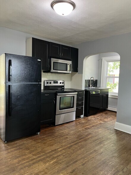 Building Photo - 1462 Carroll Ave