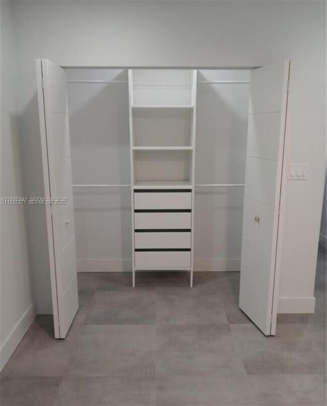 Building Photo - 1119 W Las Olas Blvd