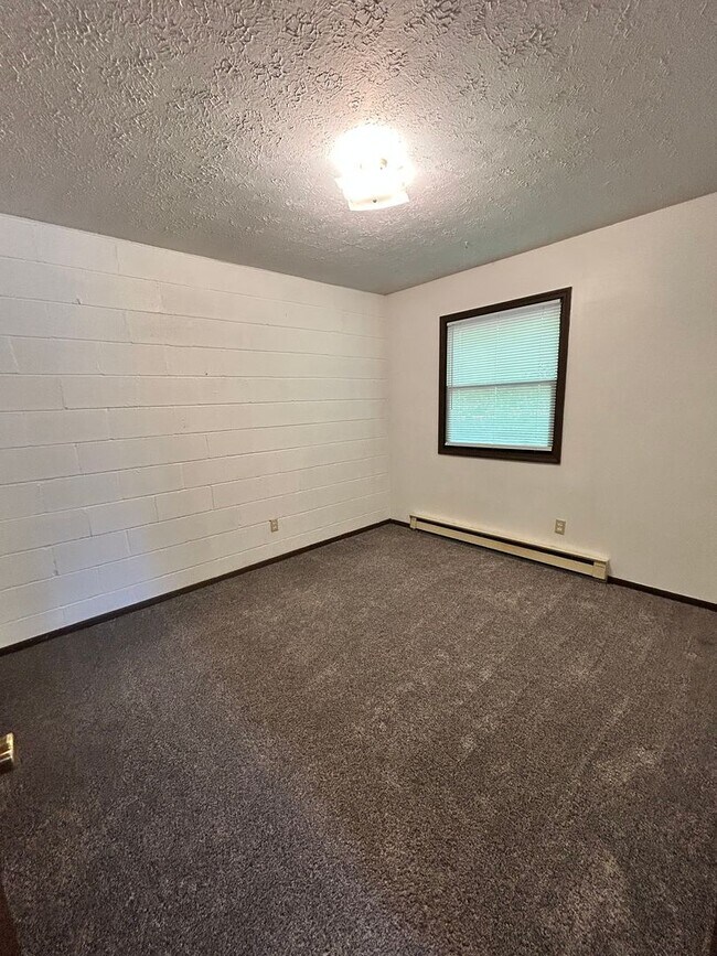 Building Photo - Two Bedroom Apartment