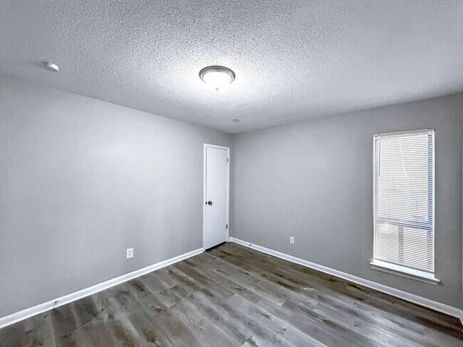 Building Photo - 3333 Leschallas Dr