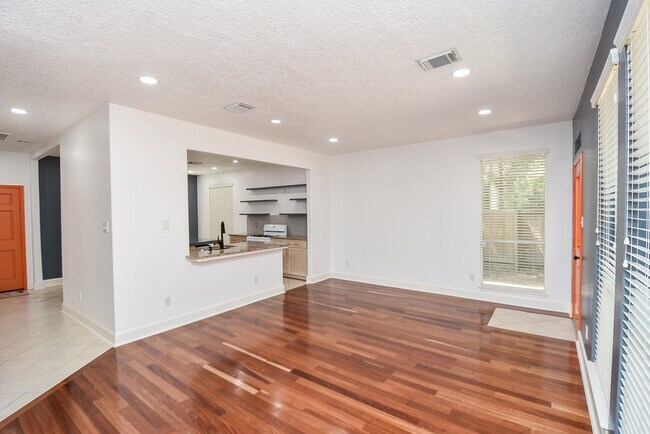 Building Photo - 138 Willowwood Cir
