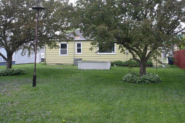 Building Photo - Nice Location near Plamore Park