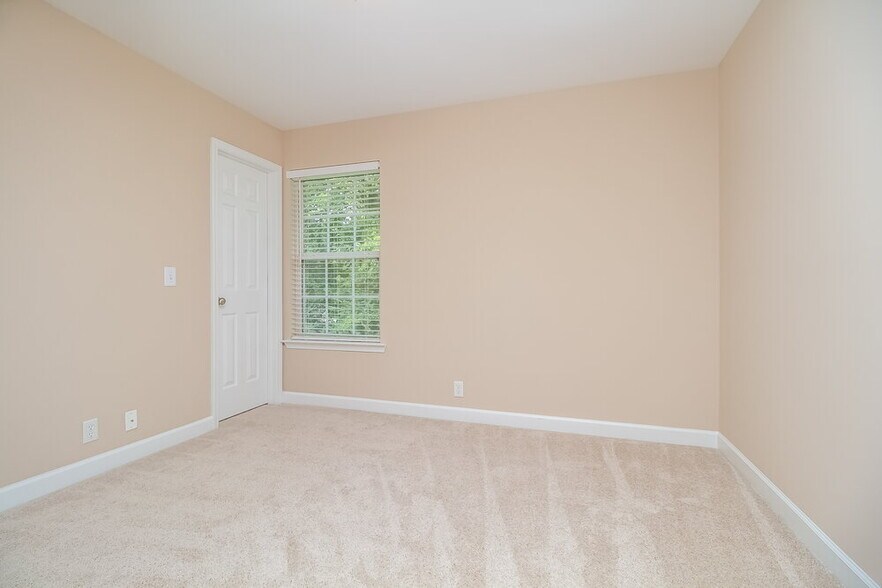 Building Photo - 237 Titans Cir