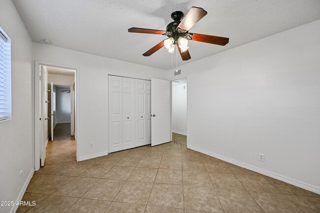 Building Photo - 913 E 7th Dr