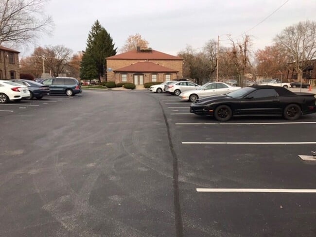 Building Photo - Beautiful First Floor Condo
