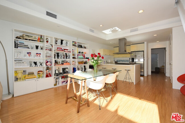 Building Photo - 1140 N Formosa Ave