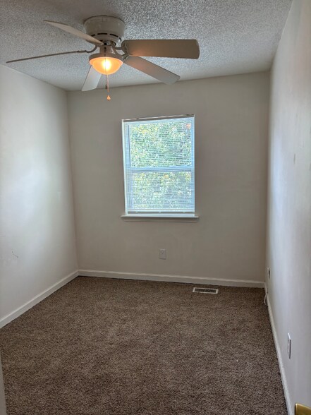 Building Photo - 1211 Warwick Dr