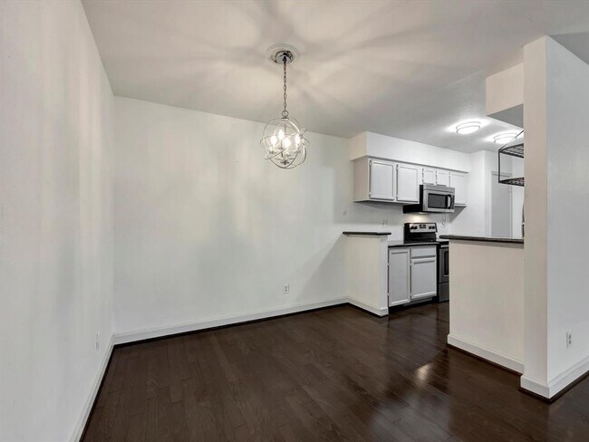 Building Photo - 1601 S Shepherd Dr