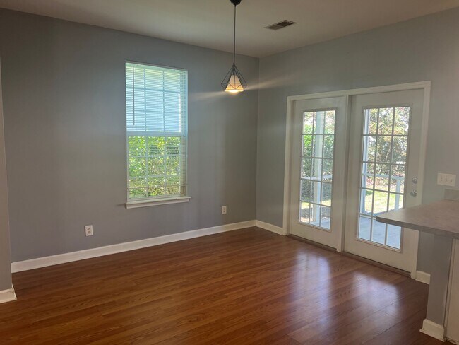 Building Photo - ** 1 Month Free Rent** Beautiful 3 Bedroom/ 2.5 Bath Unfurnished Townhouse in Wellstone!