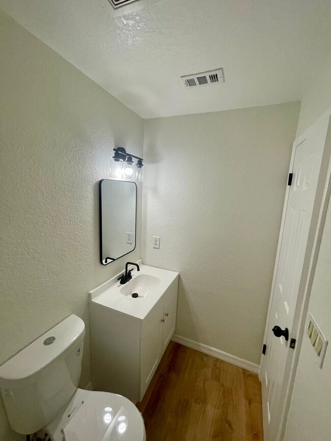 Building Photo - Renovated 3-Bed Home with Modern Upgrades ...