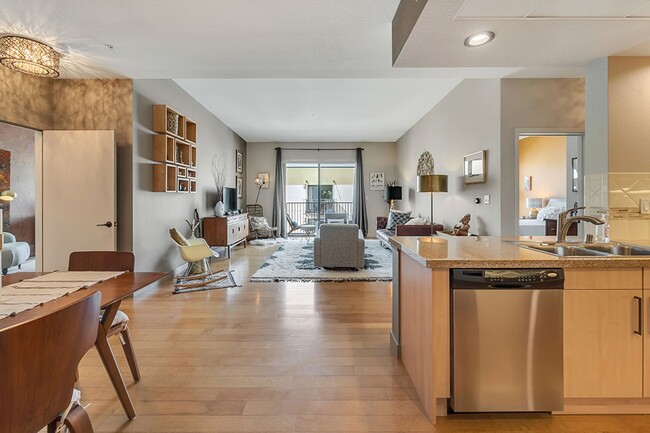 Building Photo - Top Floor 2 Bedroom Flat for Rent at Plant...