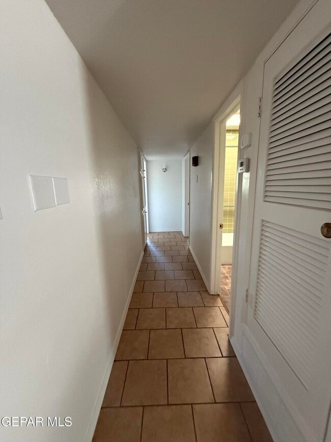 Building Photo - 6828 Escondido Dr