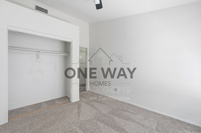 Building Photo - 4622 E Summerhaven Dr
