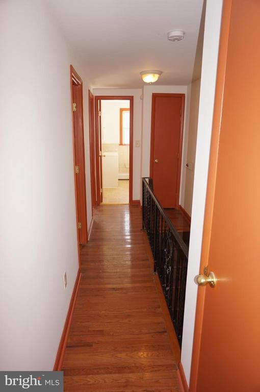 Building Photo - 250 E Chestnut St