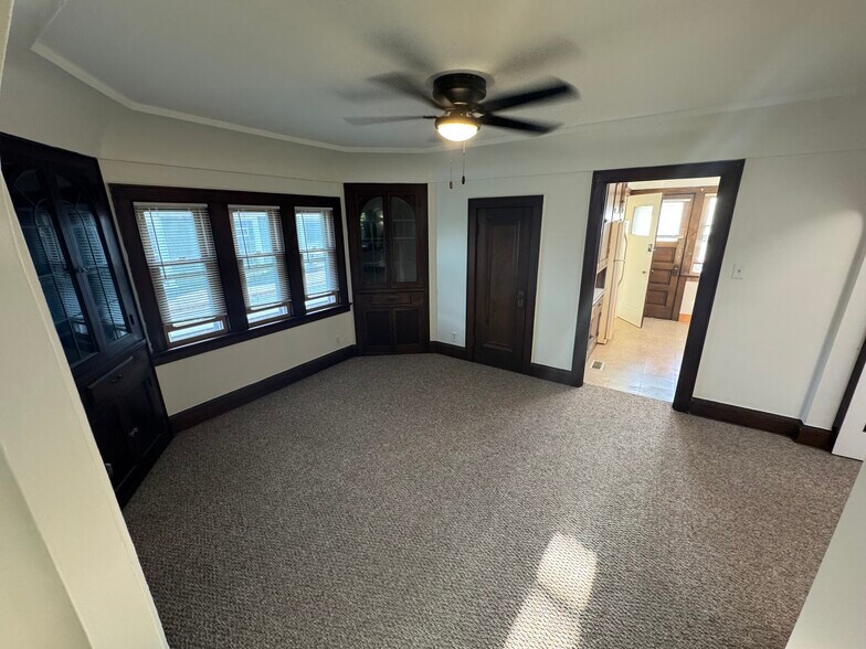 Building Photo - 1611 S 56th St