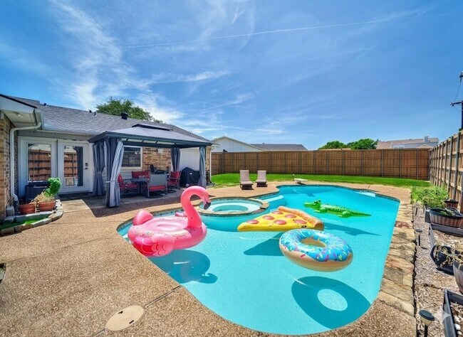 Building Photo - 1121 Bass Dr