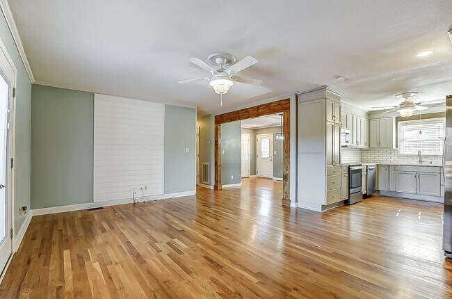 Building Photo - Beautifully Updated 4-Bed, 2.5-Bath Ranch Home in Belmont