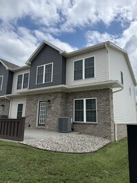 Building Photo - 245 Pinehurst Dr