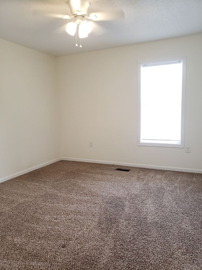 Building Photo - 3 Bedroom home in CreekSide Village