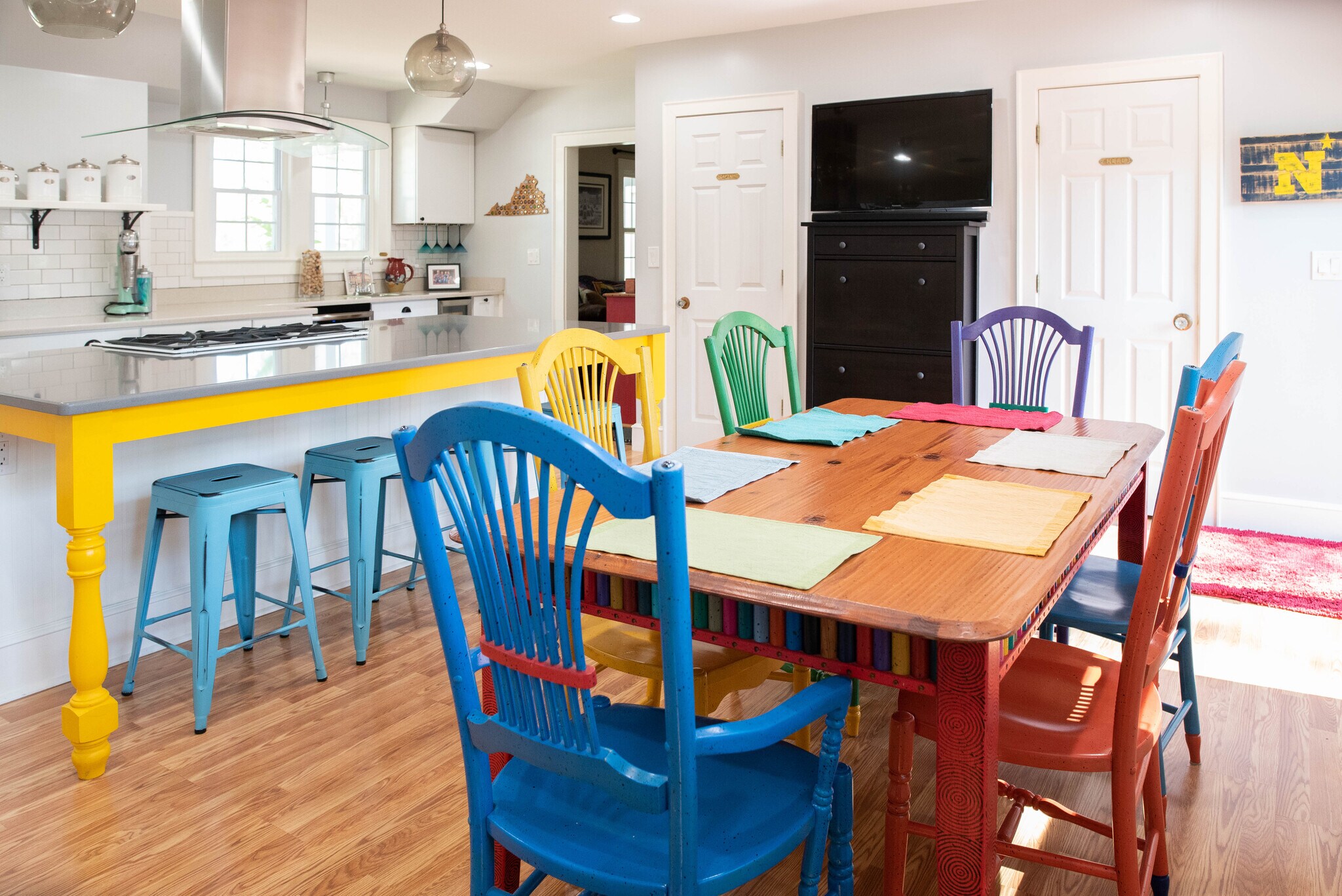 Eat-in Kitchen. Storage and TV stays. - 417 E Government Ave
