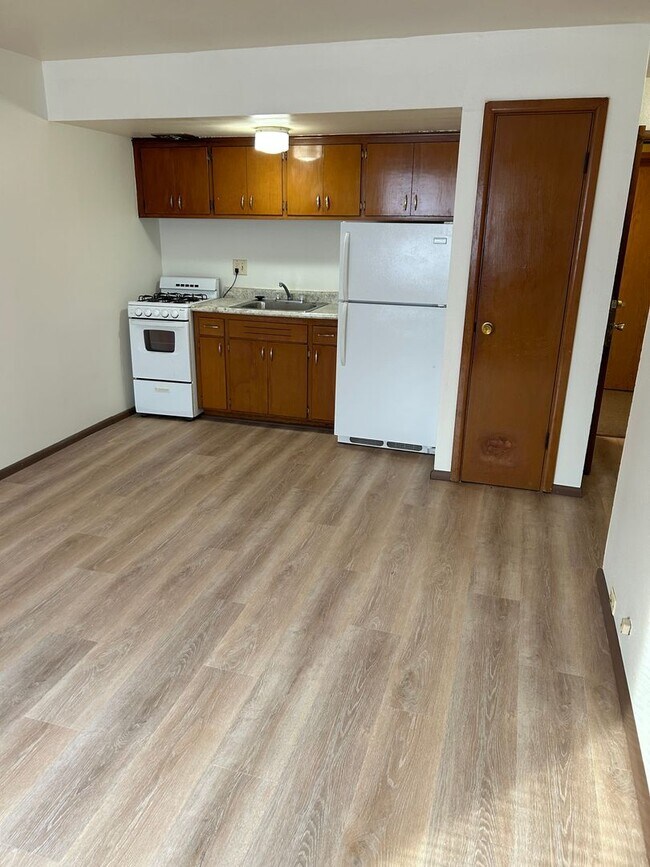 Building Photo - 4215 S Vermont Ct