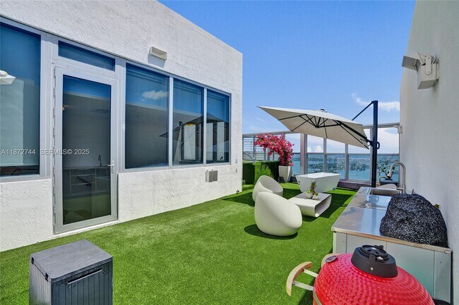 Building Photo - 1100 Biscayne Blvd