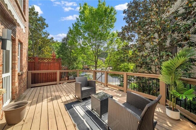 Building Photo - 2872 Overlook Way NE