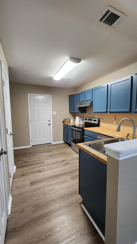 Building Photo - 10265 Country Hills Blvd