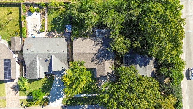 Building Photo - 4123 Cedar Gardens Dr