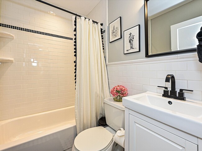 Building Photo - 2331 Chesterfield Ave