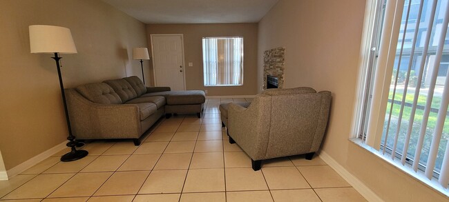 Building Photo - Modern One-Story Ground Floor Condo, Conve...