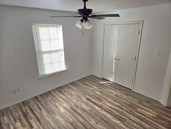 UNIT E, second bedroom - 605 College St