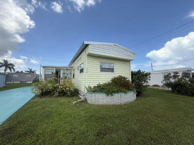 Building Photo - 312 49th Ave W