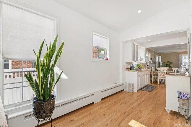 Building Photo - 21 Bayview Ct