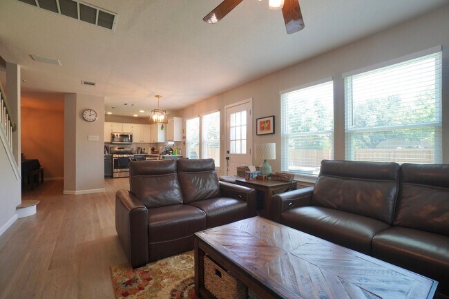 Building Photo - 3001 Bernardino Cove